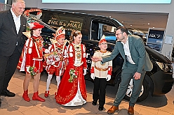 01 VW Tiemeyer 2025--01-31 05  Freitag, 31. Januar - Als Erstes besuchen wir das Volkswagen Zentrum Duisburg der Tiemeyer Gruppe. Dies macht nicht nur NRW mobil, sondern auch die Duisburger Prinezencrews. Abends dann zum Jubiläumsempfang der Marxloher-Jecken, Glückwunsch zu 55 Jahre. : DVPJ, Holger II, Kinderprinz Phil II., Prinzessin, Mia I., Prinzessin Mia I., HDK, Duisburg, Karneval, Helau, Tollität, Event, Session 2024, Session 2025, Hauptausschuss, Gemeinschaft, Hauptausschuss Karneval Duisburg, Duisburg ist echt