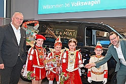 01 VW Tiemeyer 2025--01-31 06  Freitag, 31. Januar - Als Erstes besuchen wir das Volkswagen Zentrum Duisburg der Tiemeyer Gruppe. Dies macht nicht nur NRW mobil, sondern auch die Duisburger Prinezencrews. Abends dann zum Jubiläumsempfang der Marxloher-Jecken, Glückwunsch zu 55 Jahre. : DVPJ, Holger II, Kinderprinz Phil II., Prinzessin, Mia I., Prinzessin Mia I., HDK, Duisburg, Karneval, Helau, Tollität, Event, Session 2024, Session 2025, Hauptausschuss, Gemeinschaft, Hauptausschuss Karneval Duisburg, Duisburg ist echt