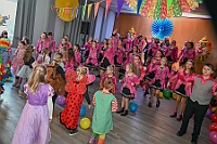 01 SchuetzenKinderkarne 2025-02-01 03  Samstags-Tour, 1. Februar - Unsere Tour begann beim Kinderkarneval des BdSJ Duisburg Buchholz. Von dort ging in die randvolle Glückauf-Halle in Homberg zur Damensitzung der Homburger Narrenzunft. Danach haben Mia und Lea ihr Heimspiel bei der Mädchensitzung der Stadtgarde im Gertrud-Bäumer-Berufskolleg. Im Eiltempo fuhren wir dann zur Fahrerstraße, wo im Kirchort die Damensitzung der Marxloher-Jecken auf uns wartete. Letzte Station dann wieder in der City. In der Gesamtschule an Falkstraße feierte KG Balu-Gold ihrer Prunksitzung. : DVPJ, Holger II, Kinderprinz Phil II., Prinzessin, Mia I., Prinzessin Mia I., HDK, Duisburg, Karneval, Helau, Tollität, Event, Session 2024, Session 2025, Hauptausschuss, Gemeinschaft, Hauptausschuss Karneval Duisburg, Duisburg ist echt