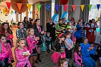 01 SchuetzenKinderkarne 2025-02-01 07  Samstags-Tour, 1. Februar - Unsere Tour begann beim Kinderkarneval des BdSJ Duisburg Buchholz. Von dort ging in die randvolle Glückauf-Halle in Homberg zur Damensitzung der Homburger Narrenzunft. Danach haben Mia und Lea ihr Heimspiel bei der Mädchensitzung der Stadtgarde im Gertrud-Bäumer-Berufskolleg. Im Eiltempo fuhren wir dann zur Fahrerstraße, wo im Kirchort die Damensitzung der Marxloher-Jecken auf uns wartete. Letzte Station dann wieder in der City. In der Gesamtschule an Falkstraße feierte KG Balu-Gold ihrer Prunksitzung. : DVPJ, Holger II, Kinderprinz Phil II., Prinzessin, Mia I., Prinzessin Mia I., HDK, Duisburg, Karneval, Helau, Tollität, Event, Session 2024, Session 2025, Hauptausschuss, Gemeinschaft, Hauptausschuss Karneval Duisburg, Duisburg ist echt