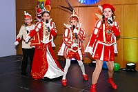01 SchuetzenKinderkarne 2025-02-01 08  Samstags-Tour, 1. Februar - Unsere Tour begann beim Kinderkarneval des BdSJ Duisburg Buchholz. Von dort ging in die randvolle Glückauf-Halle in Homberg zur Damensitzung der Homburger Narrenzunft. Danach haben Mia und Lea ihr Heimspiel bei der Mädchensitzung der Stadtgarde im Gertrud-Bäumer-Berufskolleg. Im Eiltempo fuhren wir dann zur Fahrerstraße, wo im Kirchort die Damensitzung der Marxloher-Jecken auf uns wartete. Letzte Station dann wieder in der City. In der Gesamtschule an Falkstraße feierte KG Balu-Gold ihrer Prunksitzung. : DVPJ, Holger II, Kinderprinz Phil II., Prinzessin, Mia I., Prinzessin Mia I., HDK, Duisburg, Karneval, Helau, Tollität, Event, Session 2024, Session 2025, Hauptausschuss, Gemeinschaft, Hauptausschuss Karneval Duisburg, Duisburg ist echt