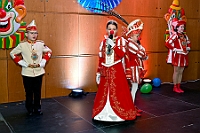 01 SchuetzenKinderkarne 2025-02-01 10  Samstags-Tour, 1. Februar - Unsere Tour begann beim Kinderkarneval des BdSJ Duisburg Buchholz. Von dort ging in die randvolle Glückauf-Halle in Homberg zur Damensitzung der Homburger Narrenzunft. Danach haben Mia und Lea ihr Heimspiel bei der Mädchensitzung der Stadtgarde im Gertrud-Bäumer-Berufskolleg. Im Eiltempo fuhren wir dann zur Fahrerstraße, wo im Kirchort die Damensitzung der Marxloher-Jecken auf uns wartete. Letzte Station dann wieder in der City. In der Gesamtschule an Falkstraße feierte KG Balu-Gold ihrer Prunksitzung. : DVPJ, Holger II, Kinderprinz Phil II., Prinzessin, Mia I., Prinzessin Mia I., HDK, Duisburg, Karneval, Helau, Tollität, Event, Session 2024, Session 2025, Hauptausschuss, Gemeinschaft, Hauptausschuss Karneval Duisburg, Duisburg ist echt