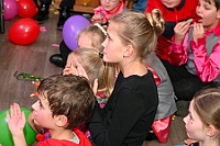 01 SchuetzenKinderkarne 2025-02-01 14  Samstags-Tour, 1. Februar - Unsere Tour begann beim Kinderkarneval des BdSJ Duisburg Buchholz. Von dort ging in die randvolle Glückauf-Halle in Homberg zur Damensitzung der Homburger Narrenzunft. Danach haben Mia und Lea ihr Heimspiel bei der Mädchensitzung der Stadtgarde im Gertrud-Bäumer-Berufskolleg. Im Eiltempo fuhren wir dann zur Fahrerstraße, wo im Kirchort die Damensitzung der Marxloher-Jecken auf uns wartete. Letzte Station dann wieder in der City. In der Gesamtschule an Falkstraße feierte KG Balu-Gold ihrer Prunksitzung. : DVPJ, Holger II, Kinderprinz Phil II., Prinzessin, Mia I., Prinzessin Mia I., HDK, Duisburg, Karneval, Helau, Tollität, Event, Session 2024, Session 2025, Hauptausschuss, Gemeinschaft, Hauptausschuss Karneval Duisburg, Duisburg ist echt