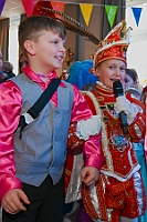 01 SchuetzenKinderkarne 2025-02-01 17  Samstags-Tour, 1. Februar - Unsere Tour begann beim Kinderkarneval des BdSJ Duisburg Buchholz. Von dort ging in die randvolle Glückauf-Halle in Homberg zur Damensitzung der Homburger Narrenzunft. Danach haben Mia und Lea ihr Heimspiel bei der Mädchensitzung der Stadtgarde im Gertrud-Bäumer-Berufskolleg. Im Eiltempo fuhren wir dann zur Fahrerstraße, wo im Kirchort die Damensitzung der Marxloher-Jecken auf uns wartete. Letzte Station dann wieder in der City. In der Gesamtschule an Falkstraße feierte KG Balu-Gold ihrer Prunksitzung. : DVPJ, Holger II, Kinderprinz Phil II., Prinzessin, Mia I., Prinzessin Mia I., HDK, Duisburg, Karneval, Helau, Tollität, Event, Session 2024, Session 2025, Hauptausschuss, Gemeinschaft, Hauptausschuss Karneval Duisburg, Duisburg ist echt