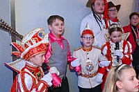 01 SchuetzenKinderkarne 2025-02-01 19  Samstags-Tour, 1. Februar - Unsere Tour begann beim Kinderkarneval des BdSJ Duisburg Buchholz. Von dort ging in die randvolle Glückauf-Halle in Homberg zur Damensitzung der Homburger Narrenzunft. Danach haben Mia und Lea ihr Heimspiel bei der Mädchensitzung der Stadtgarde im Gertrud-Bäumer-Berufskolleg. Im Eiltempo fuhren wir dann zur Fahrerstraße, wo im Kirchort die Damensitzung der Marxloher-Jecken auf uns wartete. Letzte Station dann wieder in der City. In der Gesamtschule an Falkstraße feierte KG Balu-Gold ihrer Prunksitzung. : DVPJ, Holger II, Kinderprinz Phil II., Prinzessin, Mia I., Prinzessin Mia I., HDK, Duisburg, Karneval, Helau, Tollität, Event, Session 2024, Session 2025, Hauptausschuss, Gemeinschaft, Hauptausschuss Karneval Duisburg, Duisburg ist echt