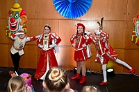 01 SchuetzenKinderkarne 2025-02-01 26  Samstags-Tour, 1. Februar - Unsere Tour begann beim Kinderkarneval des BdSJ Duisburg Buchholz. Von dort ging in die randvolle Glückauf-Halle in Homberg zur Damensitzung der Homburger Narrenzunft. Danach haben Mia und Lea ihr Heimspiel bei der Mädchensitzung der Stadtgarde im Gertrud-Bäumer-Berufskolleg. Im Eiltempo fuhren wir dann zur Fahrerstraße, wo im Kirchort die Damensitzung der Marxloher-Jecken auf uns wartete. Letzte Station dann wieder in der City. In der Gesamtschule an Falkstraße feierte KG Balu-Gold ihrer Prunksitzung. : DVPJ, Holger II, Kinderprinz Phil II., Prinzessin, Mia I., Prinzessin Mia I., HDK, Duisburg, Karneval, Helau, Tollität, Event, Session 2024, Session 2025, Hauptausschuss, Gemeinschaft, Hauptausschuss Karneval Duisburg, Duisburg ist echt