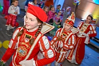 01 SchuetzenKinderkarne 2025-02-01 27  Samstags-Tour, 1. Februar - Unsere Tour begann beim Kinderkarneval des BdSJ Duisburg Buchholz. Von dort ging in die randvolle Glückauf-Halle in Homberg zur Damensitzung der Homburger Narrenzunft. Danach haben Mia und Lea ihr Heimspiel bei der Mädchensitzung der Stadtgarde im Gertrud-Bäumer-Berufskolleg. Im Eiltempo fuhren wir dann zur Fahrerstraße, wo im Kirchort die Damensitzung der Marxloher-Jecken auf uns wartete. Letzte Station dann wieder in der City. In der Gesamtschule an Falkstraße feierte KG Balu-Gold ihrer Prunksitzung. : DVPJ, Holger II, Kinderprinz Phil II., Prinzessin, Mia I., Prinzessin Mia I., HDK, Duisburg, Karneval, Helau, Tollität, Event, Session 2024, Session 2025, Hauptausschuss, Gemeinschaft, Hauptausschuss Karneval Duisburg, Duisburg ist echt