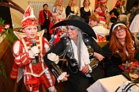 03 MaedchensStadtgarde 2025-2-01 20  Samstags-Tour, 1. Februar - Unsere Tour begann beim Kinderkarneval des BdSJ Duisburg Buchholz. Von dort ging in die randvolle Glückauf-Halle in Homberg zur Damensitzung der Homburger Narrenzunft. Danach haben Mia und Lea ihr Heimspiel bei der Mädchensitzung der Stadtgarde im Gertrud-Bäumer-Berufskolleg. Im Eiltempo fuhren wir dann zur Fahrerstraße, wo im Kirchort die Damensitzung der Marxloher-Jecken auf uns wartete. Letzte Station dann wieder in der City. In der Gesamtschule an Falkstraße feierte KG Balu-Gold ihrer Prunksitzung. : DVPJ, Holger II, Kinderprinz Phil II., Prinzessin, Mia I., Prinzessin Mia I., HDK, Duisburg, Karneval, Helau, Tollität, Event, Session 2024, Session 2025, Hauptausschuss, Gemeinschaft, Hauptausschuss Karneval Duisburg, Duisburg ist echt