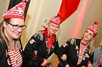 03 MaedchensStadtgarde 2025-2-01 22  Samstags-Tour, 1. Februar - Unsere Tour begann beim Kinderkarneval des BdSJ Duisburg Buchholz. Von dort ging in die randvolle Glückauf-Halle in Homberg zur Damensitzung der Homburger Narrenzunft. Danach haben Mia und Lea ihr Heimspiel bei der Mädchensitzung der Stadtgarde im Gertrud-Bäumer-Berufskolleg. Im Eiltempo fuhren wir dann zur Fahrerstraße, wo im Kirchort die Damensitzung der Marxloher-Jecken auf uns wartete. Letzte Station dann wieder in der City. In der Gesamtschule an Falkstraße feierte KG Balu-Gold ihrer Prunksitzung. : DVPJ, Holger II, Kinderprinz Phil II., Prinzessin, Mia I., Prinzessin Mia I., HDK, Duisburg, Karneval, Helau, Tollität, Event, Session 2024, Session 2025, Hauptausschuss, Gemeinschaft, Hauptausschuss Karneval Duisburg, Duisburg ist echt