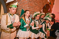 04 DamenParty MarxJeck 2025-2-01 02  Samstags-Tour, 1. Februar - Unsere Tour begann beim Kinderkarneval des BdSJ Duisburg Buchholz. Von dort ging in die randvolle Glückauf-Halle in Homberg zur Damensitzung der Homburger Narrenzunft. Danach haben Mia und Lea ihr Heimspiel bei der Mädchensitzung der Stadtgarde im Gertrud-Bäumer-Berufskolleg. Im Eiltempo fuhren wir dann zur Fahrerstraße, wo im Kirchort die Damensitzung der Marxloher-Jecken auf uns wartete. Letzte Station dann wieder in der City. In der Gesamtschule an Falkstraße feierte KG Balu-Gold ihrer Prunksitzung. : DVPJ, Holger II, Kinderprinz Phil II., Prinzessin, Mia I., Prinzessin Mia I., HDK, Duisburg, Karneval, Helau, Tollität, Event, Session 2024, Session 2025, Hauptausschuss, Gemeinschaft, Hauptausschuss Karneval Duisburg, Duisburg ist echt