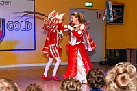 05 KsarvevalsBlauGold 2025-2-01 07  Samstags-Tour, 1. Februar - Unsere Tour begann beim Kinderkarneval des BdSJ Duisburg Buchholz. Von dort ging in die randvolle Glückauf-Halle in Homberg zur Damensitzung der Homburger Narrenzunft. Danach haben Mia und Lea ihr Heimspiel bei der Mädchensitzung der Stadtgarde im Gertrud-Bäumer-Berufskolleg. Im Eiltempo fuhren wir dann zur Fahrerstraße, wo im Kirchort die Damensitzung der Marxloher-Jecken auf uns wartete. Letzte Station dann wieder in der City. In der Gesamtschule an Falkstraße feierte KG Balu-Gold ihrer Prunksitzung. : DVPJ, Holger II, Kinderprinz Phil II., Prinzessin, Mia I., Prinzessin Mia I., HDK, Duisburg, Karneval, Helau, Tollität, Event, Session 2024, Session 2025, Hauptausschuss, Gemeinschaft, Hauptausschuss Karneval Duisburg, Duisburg ist echt