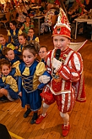05 KsarvevalsBlauGold 2025-2-01 09  Samstags-Tour, 1. Februar - Unsere Tour begann beim Kinderkarneval des BdSJ Duisburg Buchholz. Von dort ging in die randvolle Glückauf-Halle in Homberg zur Damensitzung der Homburger Narrenzunft. Danach haben Mia und Lea ihr Heimspiel bei der Mädchensitzung der Stadtgarde im Gertrud-Bäumer-Berufskolleg. Im Eiltempo fuhren wir dann zur Fahrerstraße, wo im Kirchort die Damensitzung der Marxloher-Jecken auf uns wartete. Letzte Station dann wieder in der City. In der Gesamtschule an Falkstraße feierte KG Balu-Gold ihrer Prunksitzung. : DVPJ, Holger II, Kinderprinz Phil II., Prinzessin, Mia I., Prinzessin Mia I., HDK, Duisburg, Karneval, Helau, Tollität, Event, Session 2024, Session 2025, Hauptausschuss, Gemeinschaft, Hauptausschuss Karneval Duisburg, Duisburg ist echt