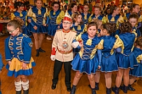 05 KsarvevalsBlauGold 2025-2-01 13  Samstags-Tour, 1. Februar - Unsere Tour begann beim Kinderkarneval des BdSJ Duisburg Buchholz. Von dort ging in die randvolle Glückauf-Halle in Homberg zur Damensitzung der Homburger Narrenzunft. Danach haben Mia und Lea ihr Heimspiel bei der Mädchensitzung der Stadtgarde im Gertrud-Bäumer-Berufskolleg. Im Eiltempo fuhren wir dann zur Fahrerstraße, wo im Kirchort die Damensitzung der Marxloher-Jecken auf uns wartete. Letzte Station dann wieder in der City. In der Gesamtschule an Falkstraße feierte KG Balu-Gold ihrer Prunksitzung. : DVPJ, Holger II, Kinderprinz Phil II., Prinzessin, Mia I., Prinzessin Mia I., HDK, Duisburg, Karneval, Helau, Tollität, Event, Session 2024, Session 2025, Hauptausschuss, Gemeinschaft, Hauptausschuss Karneval Duisburg, Duisburg ist echt