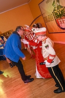 05 KsarvevalsBlauGold 2025-2-01 14  Samstags-Tour, 1. Februar - Unsere Tour begann beim Kinderkarneval des BdSJ Duisburg Buchholz. Von dort ging in die randvolle Glückauf-Halle in Homberg zur Damensitzung der Homburger Narrenzunft. Danach haben Mia und Lea ihr Heimspiel bei der Mädchensitzung der Stadtgarde im Gertrud-Bäumer-Berufskolleg. Im Eiltempo fuhren wir dann zur Fahrerstraße, wo im Kirchort die Damensitzung der Marxloher-Jecken auf uns wartete. Letzte Station dann wieder in der City. In der Gesamtschule an Falkstraße feierte KG Balu-Gold ihrer Prunksitzung. : DVPJ, Holger II, Kinderprinz Phil II., Prinzessin, Mia I., Prinzessin Mia I., HDK, Duisburg, Karneval, Helau, Tollität, Event, Session 2024, Session 2025, Hauptausschuss, Gemeinschaft, Hauptausschuss Karneval Duisburg, Duisburg ist echt