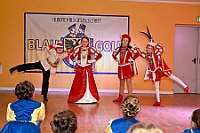 05 KsarvevalsBlauGold 2025-2-01 15  Samstags-Tour, 1. Februar - Unsere Tour begann beim Kinderkarneval des BdSJ Duisburg Buchholz. Von dort ging in die randvolle Glückauf-Halle in Homberg zur Damensitzung der Homburger Narrenzunft. Danach haben Mia und Lea ihr Heimspiel bei der Mädchensitzung der Stadtgarde im Gertrud-Bäumer-Berufskolleg. Im Eiltempo fuhren wir dann zur Fahrerstraße, wo im Kirchort die Damensitzung der Marxloher-Jecken auf uns wartete. Letzte Station dann wieder in der City. In der Gesamtschule an Falkstraße feierte KG Balu-Gold ihrer Prunksitzung. : DVPJ, Holger II, Kinderprinz Phil II., Prinzessin, Mia I., Prinzessin Mia I., HDK, Duisburg, Karneval, Helau, Tollität, Event, Session 2024, Session 2025, Hauptausschuss, Gemeinschaft, Hauptausschuss Karneval Duisburg, Duisburg ist echt