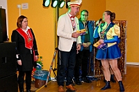 05 KsarvevalsBlauGold 2025-2-01 16  Samstags-Tour, 1. Februar - Unsere Tour begann beim Kinderkarneval des BdSJ Duisburg Buchholz. Von dort ging in die randvolle Glückauf-Halle in Homberg zur Damensitzung der Homburger Narrenzunft. Danach haben Mia und Lea ihr Heimspiel bei der Mädchensitzung der Stadtgarde im Gertrud-Bäumer-Berufskolleg. Im Eiltempo fuhren wir dann zur Fahrerstraße, wo im Kirchort die Damensitzung der Marxloher-Jecken auf uns wartete. Letzte Station dann wieder in der City. In der Gesamtschule an Falkstraße feierte KG Balu-Gold ihrer Prunksitzung. : DVPJ, Holger II, Kinderprinz Phil II., Prinzessin, Mia I., Prinzessin Mia I., HDK, Duisburg, Karneval, Helau, Tollität, Event, Session 2024, Session 2025, Hauptausschuss, Gemeinschaft, Hauptausschuss Karneval Duisburg, Duisburg ist echt