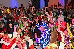 02 Lebenshilfe 2025-02-02  05  Geburtstagskind ON TOUR - Zuerst steht der Besuch beim Seniorenkarneval in Neumühl in der Gnadenkirche auf dem Plan. Danach geht es in den ausverkauften Steinhof. Die Lebenshilfe veranstaltete im Kultur- und Bürgerzentrum Duisburg-Süd wieder ihre Integrative Karnevalssitzung. „Obelix“ Michel führte durch das bunte Programm. : DVPJ, Holger II, Kinderprinz Phil II., Prinzessin, Mia I., Prinzessin Mia I., HDK, Duisburg, Karneval, Helau, Tollität, Event, Session 2024, Session 2025, Hauptausschuss, Gemeinschaft, Hauptausschuss Karneval Duisburg, Duisburg ist echt