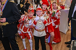 02 Lebenshilfe 2025-02-02  12  Geburtstagskind ON TOUR - Zuerst steht der Besuch beim Seniorenkarneval in Neumühl in der Gnadenkirche auf dem Plan. Danach geht es in den ausverkauften Steinhof. Die Lebenshilfe veranstaltete im Kultur- und Bürgerzentrum Duisburg-Süd wieder ihre Integrative Karnevalssitzung. „Obelix“ Michel führte durch das bunte Programm. : DVPJ, Holger II, Kinderprinz Phil II., Prinzessin, Mia I., Prinzessin Mia I., HDK, Duisburg, Karneval, Helau, Tollität, Event, Session 2024, Session 2025, Hauptausschuss, Gemeinschaft, Hauptausschuss Karneval Duisburg, Duisburg ist echt