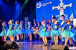 02 Lebenshilfe 2025-02-02  16  Geburtstagskind ON TOUR - Zuerst steht der Besuch beim Seniorenkarneval in Neumühl in der Gnadenkirche auf dem Plan. Danach geht es in den ausverkauften Steinhof. Die Lebenshilfe veranstaltete im Kultur- und Bürgerzentrum Duisburg-Süd wieder ihre Integrative Karnevalssitzung. „Obelix“ Michel führte durch das bunte Programm. : DVPJ, Holger II, Kinderprinz Phil II., Prinzessin, Mia I., Prinzessin Mia I., HDK, Duisburg, Karneval, Helau, Tollität, Event, Session 2024, Session 2025, Hauptausschuss, Gemeinschaft, Hauptausschuss Karneval Duisburg, Duisburg ist echt