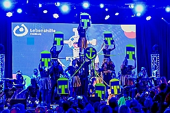 02 Lebenshilfe 2025-02-02  20  Geburtstagskind ON TOUR - Zuerst steht der Besuch beim Seniorenkarneval in Neumühl in der Gnadenkirche auf dem Plan. Danach geht es in den ausverkauften Steinhof. Die Lebenshilfe veranstaltete im Kultur- und Bürgerzentrum Duisburg-Süd wieder ihre Integrative Karnevalssitzung. „Obelix“ Michel führte durch das bunte Programm. : DVPJ, Holger II, Kinderprinz Phil II., Prinzessin, Mia I., Prinzessin Mia I., HDK, Duisburg, Karneval, Helau, Tollität, Event, Session 2024, Session 2025, Hauptausschuss, Gemeinschaft, Hauptausschuss Karneval Duisburg, Duisburg ist echt