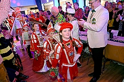 02 Lebenshilfe 2025-02-02  23  Geburtstagskind ON TOUR - Zuerst steht der Besuch beim Seniorenkarneval in Neumühl in der Gnadenkirche auf dem Plan. Danach geht es in den ausverkauften Steinhof. Die Lebenshilfe veranstaltete im Kultur- und Bürgerzentrum Duisburg-Süd wieder ihre Integrative Karnevalssitzung. „Obelix“ Michel führte durch das bunte Programm. : DVPJ, Holger II, Kinderprinz Phil II., Prinzessin, Mia I., Prinzessin Mia I., HDK, Duisburg, Karneval, Helau, Tollität, Event, Session 2024, Session 2025, Hauptausschuss, Gemeinschaft, Hauptausschuss Karneval Duisburg, Duisburg ist echt