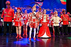 02 Lebenshilfe 2025-02-02  32  Geburtstagskind ON TOUR - Zuerst steht der Besuch beim Seniorenkarneval in Neumühl in der Gnadenkirche auf dem Plan. Danach geht es in den ausverkauften Steinhof. Die Lebenshilfe veranstaltete im Kultur- und Bürgerzentrum Duisburg-Süd wieder ihre Integrative Karnevalssitzung. „Obelix“ Michel führte durch das bunte Programm. : DVPJ, Holger II, Kinderprinz Phil II., Prinzessin, Mia I., Prinzessin Mia I., HDK, Duisburg, Karneval, Helau, Tollität, Event, Session 2024, Session 2025, Hauptausschuss, Gemeinschaft, Hauptausschuss Karneval Duisburg, Duisburg ist echt