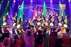 02 Lebenshilfe 2025-02-02  48  Geburtstagskind ON TOUR - Zuerst steht der Besuch beim Seniorenkarneval in Neumühl in der Gnadenkirche auf dem Plan. Danach geht es in den ausverkauften Steinhof. Die Lebenshilfe veranstaltete im Kultur- und Bürgerzentrum Duisburg-Süd wieder ihre Integrative Karnevalssitzung. „Obelix“ Michel führte durch das bunte Programm. : DVPJ, Holger II, Kinderprinz Phil II., Prinzessin, Mia I., Prinzessin Mia I., HDK, Duisburg, Karneval, Helau, Tollität, Event, Session 2024, Session 2025, Hauptausschuss, Gemeinschaft, Hauptausschuss Karneval Duisburg, Duisburg ist echt
