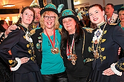JeckUnterStrom 2025-02-05 45  Erst wir - dann Köln - Der kölsche Karneval gab sich im Kultur- und Bürgerzentrum Duisburg-Süd Steinhof Huckingen e.V. die Klinke in die Hand. Wir, mir Prinz Holger II., vertraten standesgemäß den Duisburger Karneval bei der zweiten Auflage von „Jeck unter Strom“. : DVPJ, Holger II, Kinderprinz Phil II., Prinzessin, Mia I., Prinzessin Mia I., HDK, Duisburg, Karneval, Helau, Tollität, Event, Session 2024, Session 2025, Hauptausschuss, Gemeinschaft, Hauptausschuss Karneval Duisburg, Duisburg ist echt