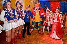 05 KindersSonnSuedL 2025-02-09 17  Vom 7. , 8. und 9. Februar - Am Freitag kaperten wir die Bühne bei der Piratensause der Piraten des Südens. Samstag Abend zweimal Damensitzung. Zuerst bei  Prinzengarde und danach in den „Keller“ beim „Sonnigen Süden“. Später überraschten wir noch Mia Opa Joachim, dem Präääses der Stadtgarde. Sonntag Mittag dann zweimal Kinderkarneval. Zuerst die Kindersitzung beim „Sonnigen Süden“ und nach einer Gefechtspause zur Moerser  KG Humorica 69 e.V. ins „Haus Engeln“. : DVPJ, Holger II, Kinderprinz Phil II., Prinzessin, Mia I., Prinzessin Mia I., HDK, Duisburg, Karneval, Helau, Tollität, Event, Session 2024, Session 2025, Hauptausschuss, Gemeinschaft, Hauptausschuss Karneval Duisburg, Duisburg ist echt