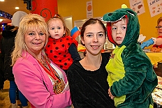 05 KindersSonnSuedL 2025-02-09 27  Vom 7. , 8. und 9. Februar - Am Freitag kaperten wir die Bühne bei der Piratensause der Piraten des Südens. Samstag Abend zweimal Damensitzung. Zuerst bei  Prinzengarde und danach in den „Keller“ beim „Sonnigen Süden“. Später überraschten wir noch Mia Opa Joachim, dem Präääses der Stadtgarde. Sonntag Mittag dann zweimal Kinderkarneval. Zuerst die Kindersitzung beim „Sonnigen Süden“ und nach einer Gefechtspause zur Moerser  KG Humorica 69 e.V. ins „Haus Engeln“. : DVPJ, Holger II, Kinderprinz Phil II., Prinzessin, Mia I., Prinzessin Mia I., HDK, Duisburg, Karneval, Helau, Tollität, Event, Session 2024, Session 2025, Hauptausschuss, Gemeinschaft, Hauptausschuss Karneval Duisburg, Duisburg ist echt