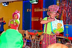 05 KindersSonnSuedL 2025-02-09 28  Vom 7. , 8. und 9. Februar - Am Freitag kaperten wir die Bühne bei der Piratensause der Piraten des Südens. Samstag Abend zweimal Damensitzung. Zuerst bei  Prinzengarde und danach in den „Keller“ beim „Sonnigen Süden“. Später überraschten wir noch Mia Opa Joachim, dem Präääses der Stadtgarde. Sonntag Mittag dann zweimal Kinderkarneval. Zuerst die Kindersitzung beim „Sonnigen Süden“ und nach einer Gefechtspause zur Moerser  KG Humorica 69 e.V. ins „Haus Engeln“. : DVPJ, Holger II, Kinderprinz Phil II., Prinzessin, Mia I., Prinzessin Mia I., HDK, Duisburg, Karneval, Helau, Tollität, Event, Session 2024, Session 2025, Hauptausschuss, Gemeinschaft, Hauptausschuss Karneval Duisburg, Duisburg ist echt