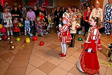 06 KindersHumorica 2025-02-09 03  Vom 7. , 8. und 9. Februar - Am Freitag kaperten wir die Bühne bei der Piratensause der Piraten des Südens. Samstag Abend zweimal Damensitzung. Zuerst bei  Prinzengarde und danach in den „Keller“ beim „Sonnigen Süden“. Später überraschten wir noch Mia Opa Joachim, dem Präääses der Stadtgarde. Sonntag Mittag dann zweimal Kinderkarneval. Zuerst die Kindersitzung beim „Sonnigen Süden“ und nach einer Gefechtspause zur Moerser  KG Humorica 69 e.V. ins „Haus Engeln“. : DVPJ, Holger II, Kinderprinz Phil II., Prinzessin, Mia I., Prinzessin Mia I., HDK, Duisburg, Karneval, Helau, Tollität, Event, Session 2024, Session 2025, Hauptausschuss, Gemeinschaft, Hauptausschuss Karneval Duisburg, Duisburg ist echt