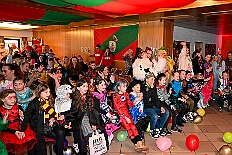 06 KindersHumorica 2025-02-09 07  Vom 7. , 8. und 9. Februar - Am Freitag kaperten wir die Bühne bei der Piratensause der Piraten des Südens. Samstag Abend zweimal Damensitzung. Zuerst bei  Prinzengarde und danach in den „Keller“ beim „Sonnigen Süden“. Später überraschten wir noch Mia Opa Joachim, dem Präääses der Stadtgarde. Sonntag Mittag dann zweimal Kinderkarneval. Zuerst die Kindersitzung beim „Sonnigen Süden“ und nach einer Gefechtspause zur Moerser  KG Humorica 69 e.V. ins „Haus Engeln“. : DVPJ, Holger II, Kinderprinz Phil II., Prinzessin, Mia I., Prinzessin Mia I., HDK, Duisburg, Karneval, Helau, Tollität, Event, Session 2024, Session 2025, Hauptausschuss, Gemeinschaft, Hauptausschuss Karneval Duisburg, Duisburg ist echt