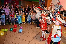 06 KindersHumorica 2025-02-09 23  Vom 7. , 8. und 9. Februar - Am Freitag kaperten wir die Bühne bei der Piratensause der Piraten des Südens. Samstag Abend zweimal Damensitzung. Zuerst bei  Prinzengarde und danach in den „Keller“ beim „Sonnigen Süden“. Später überraschten wir noch Mia Opa Joachim, dem Präääses der Stadtgarde. Sonntag Mittag dann zweimal Kinderkarneval. Zuerst die Kindersitzung beim „Sonnigen Süden“ und nach einer Gefechtspause zur Moerser  KG Humorica 69 e.V. ins „Haus Engeln“. : DVPJ, Holger II, Kinderprinz Phil II., Prinzessin, Mia I., Prinzessin Mia I., HDK, Duisburg, Karneval, Helau, Tollität, Event, Session 2024, Session 2025, Hauptausschuss, Gemeinschaft, Hauptausschuss Karneval Duisburg, Duisburg ist echt
