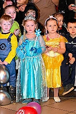 06 KindersHumorica 2025-02-09 25  Vom 7. , 8. und 9. Februar - Am Freitag kaperten wir die Bühne bei der Piratensause der Piraten des Südens. Samstag Abend zweimal Damensitzung. Zuerst bei  Prinzengarde und danach in den „Keller“ beim „Sonnigen Süden“. Später überraschten wir noch Mia Opa Joachim, dem Präääses der Stadtgarde. Sonntag Mittag dann zweimal Kinderkarneval. Zuerst die Kindersitzung beim „Sonnigen Süden“ und nach einer Gefechtspause zur Moerser  KG Humorica 69 e.V. ins „Haus Engeln“. : DVPJ, Holger II, Kinderprinz Phil II., Prinzessin, Mia I., Prinzessin Mia I., HDK, Duisburg, Karneval, Helau, Tollität, Event, Session 2024, Session 2025, Hauptausschuss, Gemeinschaft, Hauptausschuss Karneval Duisburg, Duisburg ist echt