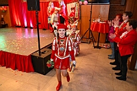 02 Kostuemf OpDeHippeHoeh 2025-02-15 16 35  Der Samstag 15. & Sonntag 16. Februar Es geht am Samstag los im Norden in der Clauberg-Halle mit dem Kostümfest von der 1. Gr. KG Rot-Weiss Hamborn-Marxloh. Danach in Windeseile in den Süden, nach Großenbaum. Auch ein Kostümfest, das der KG Op de Hippe Höh. Am Sonntagmorgen dann zum Reinhard-und-Max-Mannesmann-Gymnasium. Dort ist die Damensitzung der KG Alle Mann an Bord, « Die Blauen blauen Jungs ». Am Nachmittag dann noch zum Kinderkarneval der KKG Wehofen. : DVPJ, Holger II, Kinderprinz Phil II., Prinzessin, Mia I., Prinzessin Mia I., HDK, Duisburg, Karneval, Helau, Tollität, Event, Session 2024, Session 2025, Hauptausschuss, Gemeinschaft, Hauptausschuss Karneval Duisburg, Duisburg ist echt