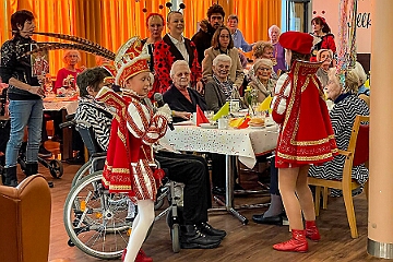 01 Senior StHedwig 2025-02-17 01  Seniorenkarneval und Sponsorenbesuch - Am Montag 17. Februar machte die Stadtgarde eine Veranstaltung für Senioren im Malterser-Stift St. Hedwig in Huckingen. Wir waren dort dabei. Danach ging zum Sponsorenbesuch bei „FAIR SPORT“.