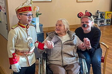 01 Senior StHedwig 2025-02-17 04  Seniorenkarneval und Sponsorenbesuch - Am Montag 17. Februar machte die Stadtgarde eine Veranstaltung für Senioren im Malterser-Stift St. Hedwig in Huckingen. Wir waren dort dabei. Danach ging zum Sponsorenbesuch bei „FAIR SPORT“.