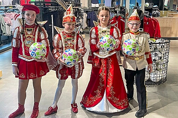 02 FairSport 2025-02-17 04  Seniorenkarneval und Sponsorenbesuch - Am Montag 17. Februar machte die Stadtgarde eine Veranstaltung für Senioren im Malterser-Stift St. Hedwig in Huckingen. Wir waren dort dabei. Danach ging zum Sponsorenbesuch bei „FAIR SPORT“.