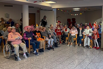 01 JohanniterSerniork 2025-02-18 14  Zwei mal Seniorenkarneval 18. Februar  - Wir besuchen zuerst an der Wildstraße das Seniorenhaus vom Johanniter-Stift Duisburg-Neudorf. Danach fahren wir nach Duisburg-Huckingen zum karnvalistischem Nachmittag der KFD St. Peter und Paul Gemeinde.