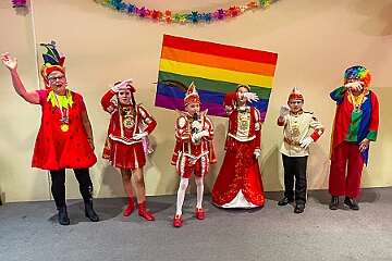 02 KFD StPeterPaul 2025-02-18 01  Zwei mal Seniorenkarneval 18. Februar  - Wir besuchen zuerst an der Wildstraße das Seniorenhaus vom Johanniter-Stift Duisburg-Neudorf. Danach fahren wir nach Duisburg-Huckingen zum karnvalistischem Nachmittag der KFD St. Peter und Paul Gemeinde.