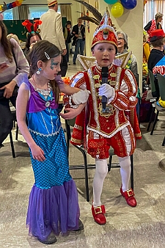02 KFD StPeterPaul 2025-02-18 03  Zwei mal Seniorenkarneval 18. Februar  - Wir besuchen zuerst an der Wildstraße das Seniorenhaus vom Johanniter-Stift Duisburg-Neudorf. Danach fahren wir nach Duisburg-Huckingen zum karnvalistischem Nachmittag der KFD St. Peter und Paul Gemeinde.