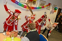 01 WoGeDu 2025-02 20 07  Tour-Tag, 20. Februar - Zum ersten mal besuchte eine Kinderprinzencrew die Karnevalsfeier der Wohnungsgenossenschaft DU Süd in Neudorf in der Andersenstraße. Von dort ging es dann zum Caritas-Altenheim St. Clemens, in Kaßlerfeld. Seniorenkarneval von der KG Königreich-Duissern. Die dritte Station war dann der Pfarrkarneval der Ev. Gemeinde am Vogelsangplatz. Zum ersten mal besuchte eine Kinderprinzencrew die Karnevalsfeier der Wohnungsgenossenschaft DU Süd in Neudorf in der Andersenstraße. Von dort ging es dann zum Caritas-Altenheim St. Clemens, in Kaßlerfeld. Seniorenkarneval von der KG Königreich-Duissern. Die dritte Station war dann der Pfarrkarneval der Ev. Gemeinde am Vogelsangplatz. : DVPJ, Holger II, Kinderprinz Phil II., Prinzessin, Mia I., Prinzessin Mia I., HDK, Duisburg, Karneval, Helau, Tollität, Event, Session 2024, Session 2025, Hauptausschuss, Gemeinschaft, Hauptausschuss Karneval Duisburg, Duisburg ist echt