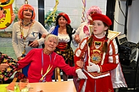 01 WoGeDu 2025-02 20 09  Tour-Tag, 20. Februar - Zum ersten mal besuchte eine Kinderprinzencrew die Karnevalsfeier der Wohnungsgenossenschaft DU Süd in Neudorf in der Andersenstraße. Von dort ging es dann zum Caritas-Altenheim St. Clemens, in Kaßlerfeld. Seniorenkarneval von der KG Königreich-Duissern. Die dritte Station war dann der Pfarrkarneval der Ev. Gemeinde am Vogelsangplatz. Zum ersten mal besuchte eine Kinderprinzencrew die Karnevalsfeier der Wohnungsgenossenschaft DU Süd in Neudorf in der Andersenstraße. Von dort ging es dann zum Caritas-Altenheim St. Clemens, in Kaßlerfeld. Seniorenkarneval von der KG Königreich-Duissern. Die dritte Station war dann der Pfarrkarneval der Ev. Gemeinde am Vogelsangplatz. : DVPJ, Holger II, Kinderprinz Phil II., Prinzessin, Mia I., Prinzessin Mia I., HDK, Duisburg, Karneval, Helau, Tollität, Event, Session 2024, Session 2025, Hauptausschuss, Gemeinschaft, Hauptausschuss Karneval Duisburg, Duisburg ist echt