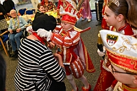 01 WoGeDu 2025-02 20 16  Tour-Tag, 20. Februar - Zum ersten mal besuchte eine Kinderprinzencrew die Karnevalsfeier der Wohnungsgenossenschaft DU Süd in Neudorf in der Andersenstraße. Von dort ging es dann zum Caritas-Altenheim St. Clemens, in Kaßlerfeld. Seniorenkarneval von der KG Königreich-Duissern. Die dritte Station war dann der Pfarrkarneval der Ev. Gemeinde am Vogelsangplatz. Zum ersten mal besuchte eine Kinderprinzencrew die Karnevalsfeier der Wohnungsgenossenschaft DU Süd in Neudorf in der Andersenstraße. Von dort ging es dann zum Caritas-Altenheim St. Clemens, in Kaßlerfeld. Seniorenkarneval von der KG Königreich-Duissern. Die dritte Station war dann der Pfarrkarneval der Ev. Gemeinde am Vogelsangplatz. : DVPJ, Holger II, Kinderprinz Phil II., Prinzessin, Mia I., Prinzessin Mia I., HDK, Duisburg, Karneval, Helau, Tollität, Event, Session 2024, Session 2025, Hauptausschuss, Gemeinschaft, Hauptausschuss Karneval Duisburg, Duisburg ist echt