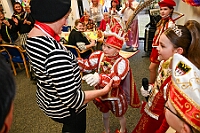 01 WoGeDu 2025-02 20 17  Tour-Tag, 20. Februar - Zum ersten mal besuchte eine Kinderprinzencrew die Karnevalsfeier der Wohnungsgenossenschaft DU Süd in Neudorf in der Andersenstraße. Von dort ging es dann zum Caritas-Altenheim St. Clemens, in Kaßlerfeld. Seniorenkarneval von der KG Königreich-Duissern. Die dritte Station war dann der Pfarrkarneval der Ev. Gemeinde am Vogelsangplatz. Zum ersten mal besuchte eine Kinderprinzencrew die Karnevalsfeier der Wohnungsgenossenschaft DU Süd in Neudorf in der Andersenstraße. Von dort ging es dann zum Caritas-Altenheim St. Clemens, in Kaßlerfeld. Seniorenkarneval von der KG Königreich-Duissern. Die dritte Station war dann der Pfarrkarneval der Ev. Gemeinde am Vogelsangplatz. : DVPJ, Holger II, Kinderprinz Phil II., Prinzessin, Mia I., Prinzessin Mia I., HDK, Duisburg, Karneval, Helau, Tollität, Event, Session 2024, Session 2025, Hauptausschuss, Gemeinschaft, Hauptausschuss Karneval Duisburg, Duisburg ist echt
