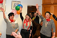 01 WoGeDu 2025-02 20 18  Tour-Tag, 20. Februar - Zum ersten mal besuchte eine Kinderprinzencrew die Karnevalsfeier der Wohnungsgenossenschaft DU Süd in Neudorf in der Andersenstraße. Von dort ging es dann zum Caritas-Altenheim St. Clemens, in Kaßlerfeld. Seniorenkarneval von der KG Königreich-Duissern. Die dritte Station war dann der Pfarrkarneval der Ev. Gemeinde am Vogelsangplatz. Zum ersten mal besuchte eine Kinderprinzencrew die Karnevalsfeier der Wohnungsgenossenschaft DU Süd in Neudorf in der Andersenstraße. Von dort ging es dann zum Caritas-Altenheim St. Clemens, in Kaßlerfeld. Seniorenkarneval von der KG Königreich-Duissern. Die dritte Station war dann der Pfarrkarneval der Ev. Gemeinde am Vogelsangplatz. : DVPJ, Holger II, Kinderprinz Phil II., Prinzessin, Mia I., Prinzessin Mia I., HDK, Duisburg, Karneval, Helau, Tollität, Event, Session 2024, Session 2025, Hauptausschuss, Gemeinschaft, Hauptausschuss Karneval Duisburg, Duisburg ist echt