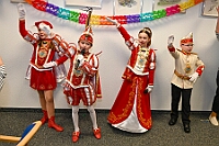 01 WoGeDu 2025-02 20 19  Tour-Tag, 20. Februar - Zum ersten mal besuchte eine Kinderprinzencrew die Karnevalsfeier der Wohnungsgenossenschaft DU Süd in Neudorf in der Andersenstraße. Von dort ging es dann zum Caritas-Altenheim St. Clemens, in Kaßlerfeld. Seniorenkarneval von der KG Königreich-Duissern. Die dritte Station war dann der Pfarrkarneval der Ev. Gemeinde am Vogelsangplatz. Zum ersten mal besuchte eine Kinderprinzencrew die Karnevalsfeier der Wohnungsgenossenschaft DU Süd in Neudorf in der Andersenstraße. Von dort ging es dann zum Caritas-Altenheim St. Clemens, in Kaßlerfeld. Seniorenkarneval von der KG Königreich-Duissern. Die dritte Station war dann der Pfarrkarneval der Ev. Gemeinde am Vogelsangplatz. : DVPJ, Holger II, Kinderprinz Phil II., Prinzessin, Mia I., Prinzessin Mia I., HDK, Duisburg, Karneval, Helau, Tollität, Event, Session 2024, Session 2025, Hauptausschuss, Gemeinschaft, Hauptausschuss Karneval Duisburg, Duisburg ist echt