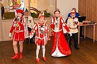 02 SeniorenStClemens 2025-02 20 08  Tour-Tag, 20. Februar - Zum ersten mal besuchte eine Kinderprinzencrew die Karnevalsfeier der Wohnungsgenossenschaft DU Süd in Neudorf in der Andersenstraße. Von dort ging es dann zum Caritas-Altenheim St. Clemens, in Kaßlerfeld. Seniorenkarneval von der KG Königreich-Duissern. Die dritte Station war dann der Pfarrkarneval der Ev. Gemeinde am Vogelsangplatz. Zum ersten mal besuchte eine Kinderprinzencrew die Karnevalsfeier der Wohnungsgenossenschaft DU Süd in Neudorf in der Andersenstraße. Von dort ging es dann zum Caritas-Altenheim St. Clemens, in Kaßlerfeld. Seniorenkarneval von der KG Königreich-Duissern. Die dritte Station war dann der Pfarrkarneval der Ev. Gemeinde am Vogelsangplatz. : DVPJ, Holger II, Kinderprinz Phil II., Prinzessin, Mia I., Prinzessin Mia I., HDK, Duisburg, Karneval, Helau, Tollität, Event, Session 2024, Session 2025, Hauptausschuss, Gemeinschaft, Hauptausschuss Karneval Duisburg, Duisburg ist echt