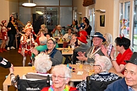 02 SeniorenStClemens 2025-02 20 19  Tour-Tag, 20. Februar - Zum ersten mal besuchte eine Kinderprinzencrew die Karnevalsfeier der Wohnungsgenossenschaft DU Süd in Neudorf in der Andersenstraße. Von dort ging es dann zum Caritas-Altenheim St. Clemens, in Kaßlerfeld. Seniorenkarneval von der KG Königreich-Duissern. Die dritte Station war dann der Pfarrkarneval der Ev. Gemeinde am Vogelsangplatz. Zum ersten mal besuchte eine Kinderprinzencrew die Karnevalsfeier der Wohnungsgenossenschaft DU Süd in Neudorf in der Andersenstraße. Von dort ging es dann zum Caritas-Altenheim St. Clemens, in Kaßlerfeld. Seniorenkarneval von der KG Königreich-Duissern. Die dritte Station war dann der Pfarrkarneval der Ev. Gemeinde am Vogelsangplatz. : DVPJ, Holger II, Kinderprinz Phil II., Prinzessin, Mia I., Prinzessin Mia I., HDK, Duisburg, Karneval, Helau, Tollität, Event, Session 2024, Session 2025, Hauptausschuss, Gemeinschaft, Hauptausschuss Karneval Duisburg, Duisburg ist echt